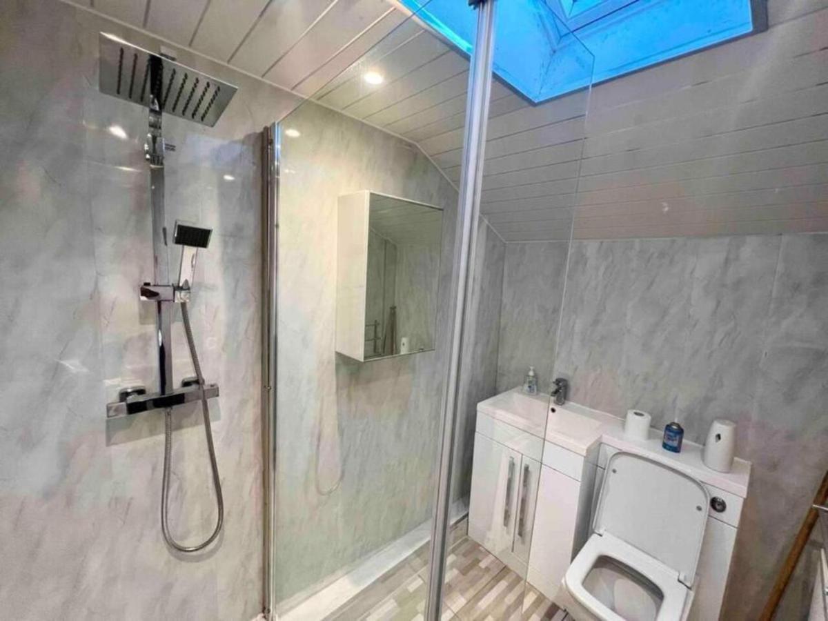 Spacious 3 Bedroom Home In Glasgow - Free Parking エクステリア 写真