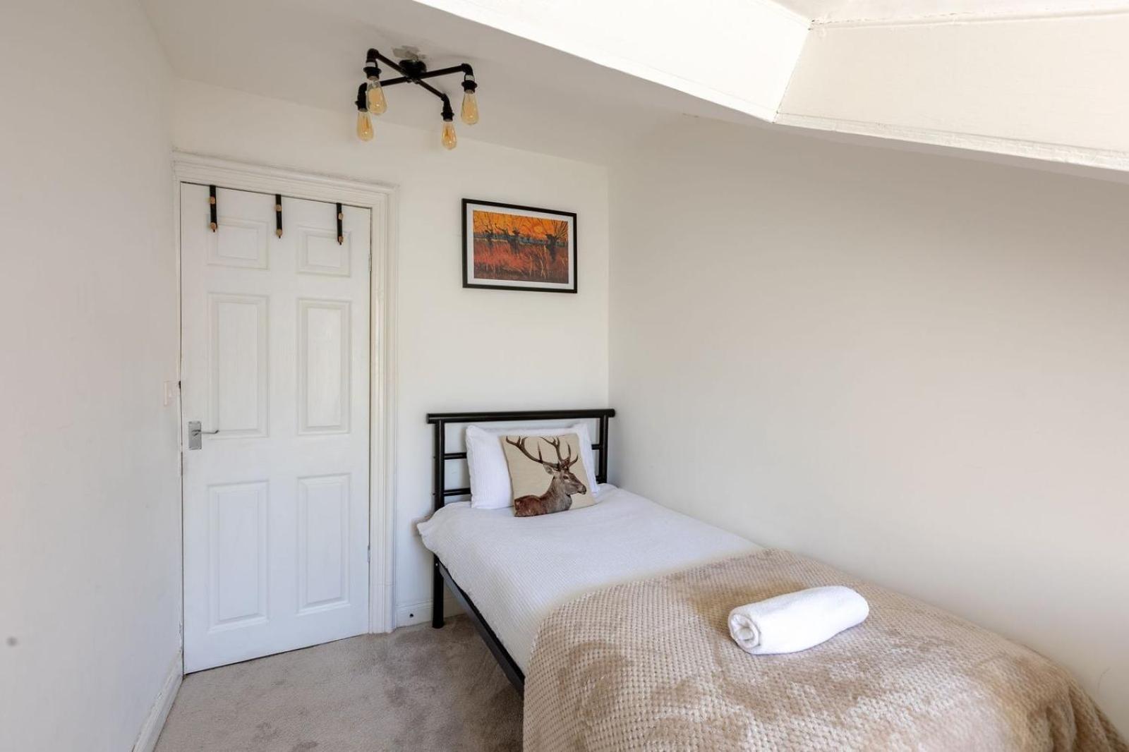 Spacious 3 Bedroom Home In Glasgow - Free Parking エクステリア 写真