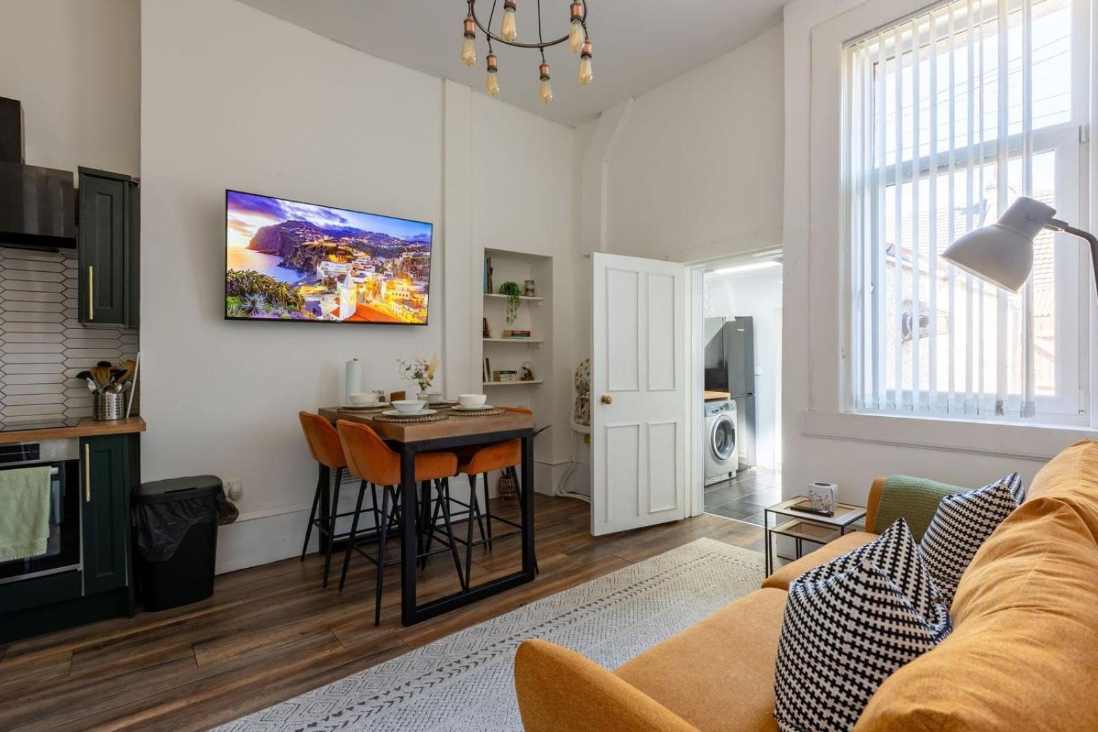 Spacious 3 Bedroom Home In Glasgow - Free Parking エクステリア 写真