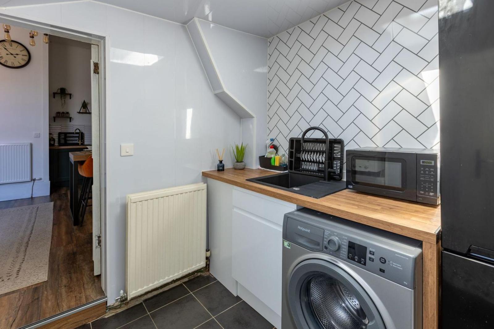 Spacious 3 Bedroom Home In Glasgow - Free Parking エクステリア 写真