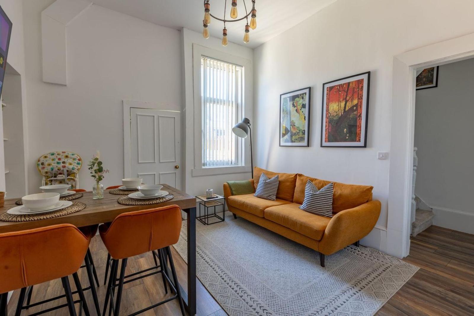 Spacious 3 Bedroom Home In Glasgow - Free Parking エクステリア 写真